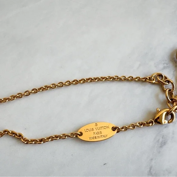 EUC Louis Vuitton LV and Me ‘S’ chain Bracelet Gold - Picture 4 of 6